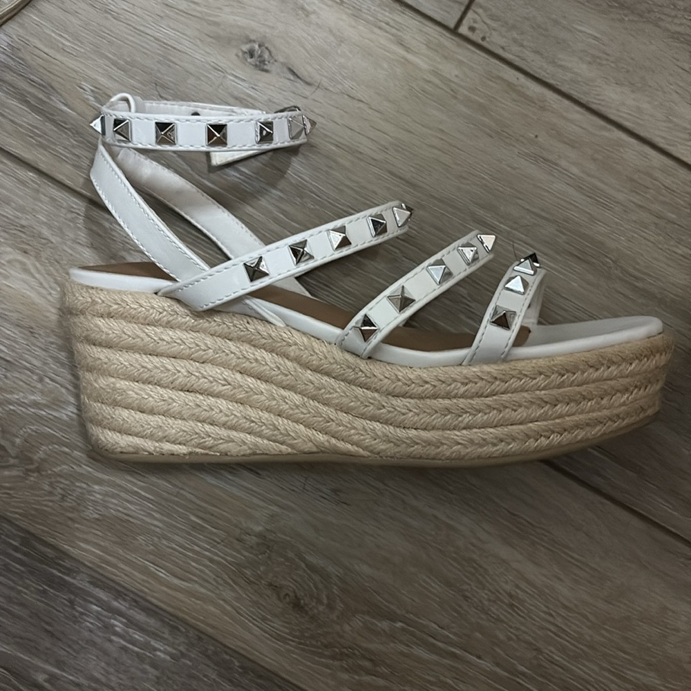 Torrid studded white gladiator platform sandals 9 NWOB